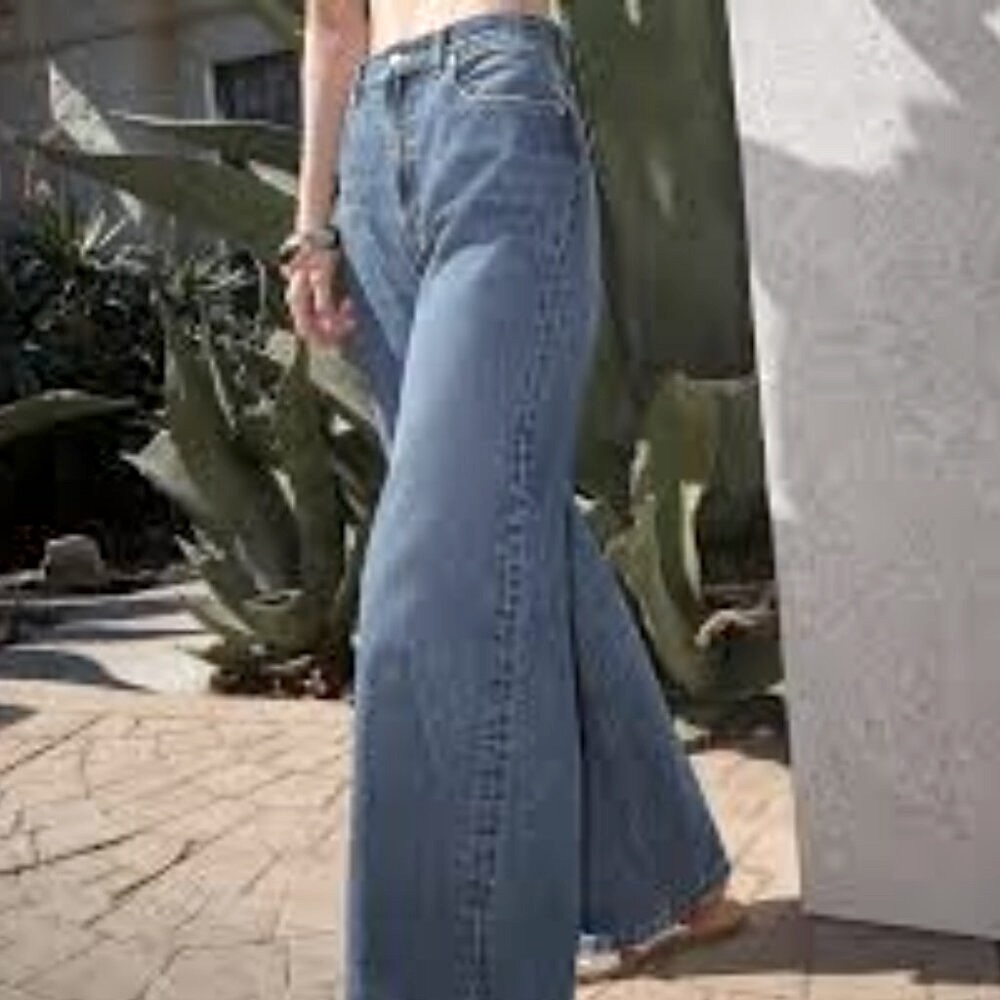 Everlane Women's Blue Flare & Wide Leg Jeans